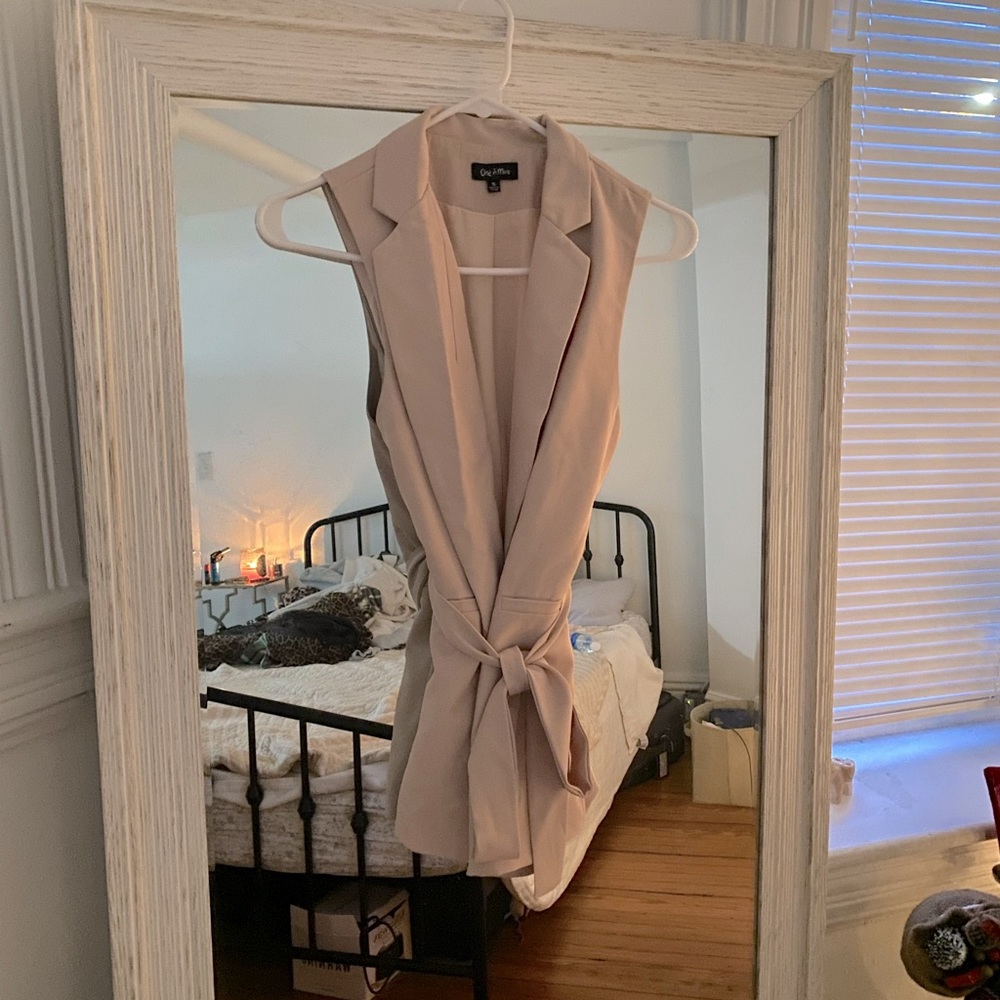 Stylish vest with tie